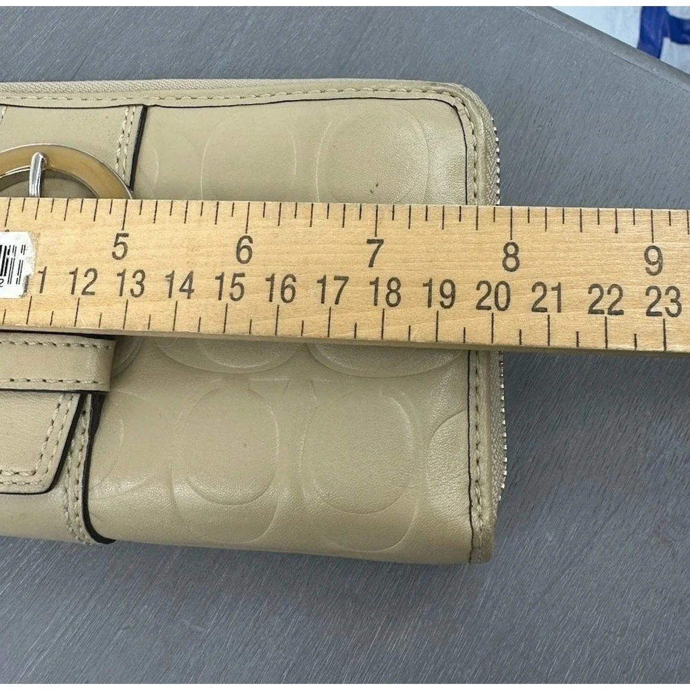 Coach Campbell Embossed Leather Wallet Clay Bisque‎ Large Zip Around RARE